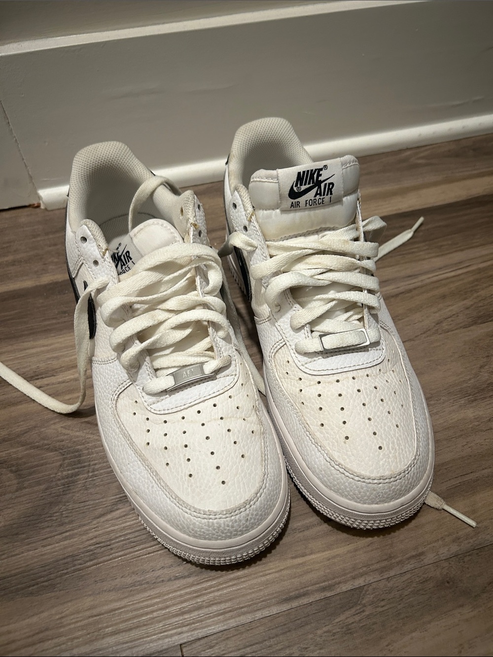 Nike Air Force 1 Low ’07 | Size 9.5 | White / Black Pebbled Leather